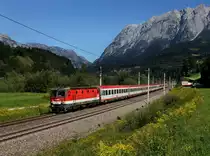 Die 1144 011 mit einem OIC am 18.08.2012 unterwegs bei Pfarrwerfen.