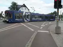 Eine Stra�enbahn der Linie 3 f�hrt am 21.07.2012 in die Wendeschleife der Endstelle Halle Trotha ein.