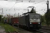 MRCE ES 64 F4-098 (i.E.f�r TXL) am 16.5.12 mit einem Containerzug in Duisburg-Entenfang.
