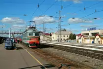 Kurz vor der Abfahrt in Balezino: ЧС2(TschS2)-684 vor D 20  Vostok . 29.07.2012