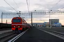 Moderneres war in Barabinsk am Zug: ЭП2K-070 vor D 20  Vostok . 30.07.2012