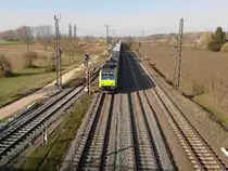 Am 02.04.2012 kam Re 485 003 mit ihrer RoLa durch M�llheim (Baden).