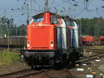 212 063-2 und 212 270-3 der NBE (Nordbayerische Eisenbahn) fahren als Lz am 21.08.2012 durch den Stolberger Hbf.