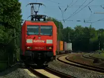 145 014-7 f�hrt am 21.08.2012 mit einem Containerzug auf der KBS 480 durch Eschweiler Hbf nach Aachen West. Der Zug ist ganz langsam auf Gleis 1 unterwegs und kommt gleich vor dem Ausfahrtsignal zum stehen um auf dem Nachbargleis den ICE 14 Frankfurt/Main - Bruxelles-Midi durchzulassen.