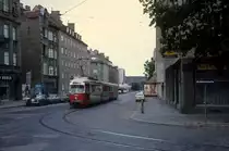 Wien WVB SL 62 (E1 4518) Wilhelmstrasse / D�rfelstrasse im Juli 1977.