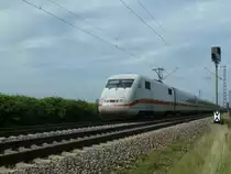 Hier ist 401 088-0  Hildesheim  am 14.08.2012 von Berlin Ostbahnhof in Richtung Basel Bad Bf. Hier ist er kurz vor M�llheim (Baden).