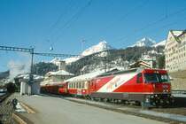 RhB Schnellzug 540 von St.Moritz nach Zermatt am 02.03.1997 in St.Moritz mit E-Lok Ge 4/4III 644 - As 114x - B - 3x A - 3x B - D. Hinweis: Lok mit Werbung VISSMANN, Salonwagen mit Spendenaufruf SOS,  gescanntes Dia
