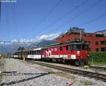 De 110 021-3 in Meiringen mit dem GoldenPass 2221. Dieser Gep�cktriebwagen wurde 1942 als Fhe 4/6 905 abgelifert. In diesen 70 Jahren hat er bereits 5 Umzeichnungen und 2 Besitzerwechsel erlebt. Mit der Ablieferung der Adler-Triebz�ge d�rfte die �ra der Gep�cktriebwagen bei der Zentralbahn aber bald vorbei sein.