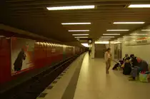 U-Bahnhof Berliner Stra�e. Hier verkehren die Linien U7, Rathaus Spandau - Rudow, und U9, Osloer Stra�e - Rathaus Steglitz. Links auf dem Plakat wird hier noch f�r ein Konzert von Dieter Thomas Kuhn geworden. 10.08.2012