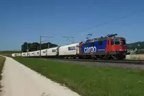 Ein fast reinrassiger G�terzug mit der Re 421 391-4 an der Spitze erreicht am 18.7.12 Niederbipp.