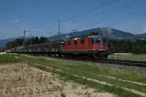 Re 4/4 II 11238 n�hert sich am 18.7.12 Deitingen.