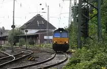 Die Class 66 DE6306 von DLC Railways rangiert in Aachen-West in der Abendstimmung am 22.8.2012.