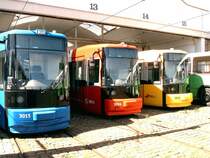 Bunter Reigen beim Tag der Offenen T�r zum Gr�pelinger Sommer.
3015 , 3024 und 3010 in gem�tlicher eintracht