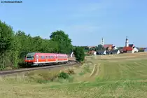 Mein 900stes Bild: Vielen Dank an alle, die mich auf dem Weg bis hierher unterst�tzt haben. Ich sch�tze eure Kritik und euer Lob immer wieder gerne. Ich hoffe, dass dies auch bei den n�chsten 900 Bildern so bleibt ;)

Auf dem Bild seht ihr 610 514 mit dem RE 3564 von Regensburg Hbf nach N�rnberg Hbf kurz nach Sulzbach-Rosenberg, 18.08.2012