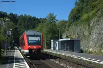 RB 58557 nach Neuhaus (Pegnitz) mit 648 809 beim Halt in Velden (b. Hersbruck), 18.08.2012