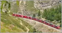 BerninaExpress 960 kurz vor der Sassal Mason Galerie zwischen Alp Gr�m und Ospizio Bernina. (11.08.2012)