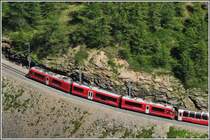 ABe 8/12 mit BerninaExpress 950 oberhalb Alp Gr�m. (11.08.2012)