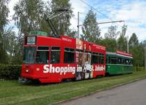 Be 4/4 mit der Betriebsnummer 495 und der Vollwerbung f�r das Shoppingcenter St. Jakobpark mit dem B 1449 auf der Linie 15/16 kurz nach der Endhaltestelle Bruderholz. Meines Wissens ist dieser Wagen mit dieser Werbung noch nie auf der Linie 15/16 eingesetzt worden. Die Aufnahme stammt vom 25.08.2012.
