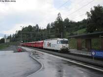 Ge 4/4''' 643 ''EMS-Chemie'' am 5.8.2012 in Filisur als RE 1121 in Filisur. Tags�ber sind die Albula-RE's vielfach mit Zusatzwagen verst�rkt. Nur die Stammkomposition DS-3B-2A ist daher nur selten zu sehen.