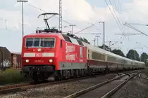 120 501-2 mit LR 91318 von Rostock Hbf nach Warnem�nde bei der Durchfahrt in Rostock-Bramow.25.08.2012 