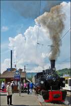 - Rauchfahne -  Die sch�ne, aus dem Jahre 1918 stammende, SEG Malletlokomotive G 2x2/2 N� 105 bereitet sich auf die Abfahrt vor in Blonay, w�hrend des Pfingstdampf Festivals bei der Museumsbahn Blonay - Chamby. 27.05.2012 (Jeanny)