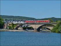 - Grenzverkehr - Ein RE Luxemburg - Trier f�hrt am 10.08.2012 in Wasserbillig �ber die Sauerbr�cke und gleichzeitig �ber die Grenze zwischen Luxemburg und Deutschland. (Jeanny)
