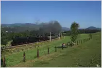 Die beiden Brenner & Brenner Loks 33.132 + 52.7612 ziehen bei der IGE �sterreichrundfahrt den Sdz 17196 von St.Veit an der Glan nach Graz. Leider war f�r die 52.7612 die Fahrt in Launsdorf schon zu Ende. 
St.Veit an der Glan 20.8.2012