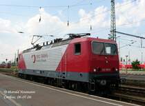 Nach getaner Arbeit wartet 143 001 der Acelor Gruppe auf seine R�ckfahrt nach Ziltendorf im Bf Cottbus. 06.07.06