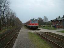 614 016 bei einem l�ngeren, durch einen versp�teten Sonderzug verursachten Kreuzungshalt in Handeloh am 20.04.06