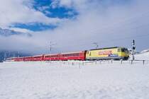 RhB Schnellzug Glacier-Express 540 von St.Moritz nach Zermatt am 06.10.1999 zwischen Celerina und Samedan und Thusis mit E-Lok Ge 4/4III 647 - A 1281 - A 1233 - B 2297 - B 2361 - B 2341 - D 4215 - 2x FO AS - BVZ AS - WR 3822. Hinweis: Lok mit Werbung: Capito, gescanntes Dia
