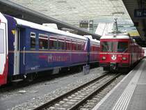 Doppelspeisewagen an Glacierexpress Zug 905 und Be 4/4 512 Pendel bei der Ausfahrt aus Chur nach Rh�z�ns. (08.07.2006)