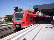 424 006 als S5 nach Hannover Flughafen in Hameln bei Sonnenschein.