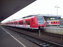 424 040  60 Jahre Niedersachsen  am 08.07.2006 als S1 aus Hannover gerade in Minden(Westf) angekommen.