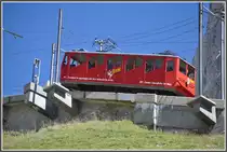 Best�ndig, aber unsch�n. Viel Beton wurde f�r die Vergr�sserung der Bahnanlagen auf dem Pilatus verbaut. Wagen 28 erreicht die Gipfelstation nach 40 Minuten und rund 1550 H�henmetern. (27.08.2012)
