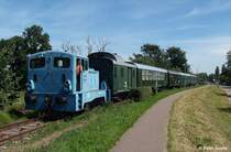 V 22 Werklok Hafenbetrieb Aken 312 068-0 mit Sta�furter Sonderzug   Salzland-Express   anl�sslich Sonderfahrten zum Stadtfest 850 Jahre Aken, ex KBS 342 K�then - Aken, fotografiert in Aken am Elbdeich zwischen Hafen und Industriegebiet Ost am 18.08.2012
