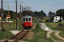 Attergaubahn ET 26 110 der Stern & Hafferl Verkehrsgesellschaft m.b.H. im Planeinsatz Richtung Attersee, Lokalbahn V�cklamarkt – Attersee, Spurweite 1.000 mm, fotografiert bei Hipping am 26.08.2010 --> Der Triebwagen wurde 1949 von Schindler Waggon Schlieren (SWS) + Maschinenfabrik Oerlikon (MFO) f�r die Sernftalbahn gebaut, wo er bis 1969 als CFe 4/4 Nr. 5 im Einsatz war.