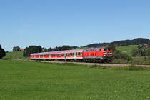 218 490 mit RE 57508 am 27.08.2012 bei Weizern-Hopferau.