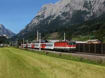 Die 1144 063 mit einem REX am 18.08.2012 unterwegs bei Pfarrwerfen.