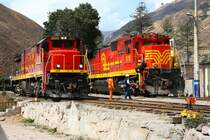 Umsteigen in Matucana : die Mannschaft wechselt von FCCA #1009 (GE C30-7M) auf FCCA 1015 (GE C39-8) f�r die Rangierarbeiten und die Weiterfahrt nach Lima - 12/09/2011