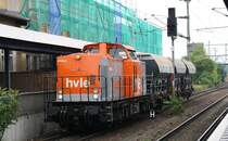 V 160.8 der Hvle (206 616-8) brachte 3 hauseigene Sch�ttgutwagen der Hvle am 31.08.2012 durch den Hbf. von Brandenburg in Richtung Brandenburg Altstadt.