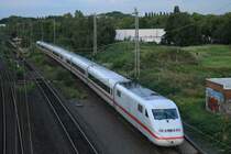 ICE 955 als Nachschuss auf dem Weg von K�ln nach Berlin-Ostbahnhof am 29.08.2012 bei der Durchfahrt durch den Bahnhof Holzwickede am 29.8.2012
