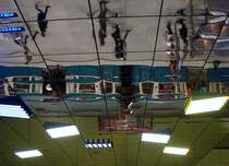 Spektakul�re Spiegel-Decke im U-Bahnhof  M�nchner Freiheit . 2.5.2011