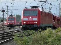 Abendlicher Bahnverkehr in Aachen West als Momentaufnahme festgehalten. Farblich dominiert heute  Rot  das Geschehen auf den Gleisen. 30.August 2012.