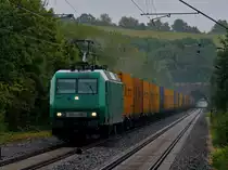 Bei str�menden Regen kommt 145-CL 005 von Crossrail mit einem Containerzug am 31.08.2012 auf der KBS 480 aus Richtung K�ln durch Eilendorf. 