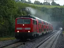 Auch E-Lok´s k�nnen dampfen! Bei str�menden Regen f�hrt am 31.08.2012 RE9 als Sandwich (111 010 und 111 077-4) auf der KBS 480 bei Eilendorf.