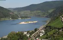 185 635-0 mit einem Getreidezug bei Assmanshausen 1.8.12