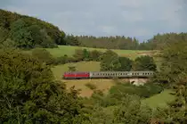 In der Idylle des Uplandes zwischen Usseln und Korbach unterbricht selbst 218 387-9 mit ihrer RB nach Brilon Wald (DPN 24996) nur kurz die Ruhe, hier am 01.09.2012 bei Eimelrod.