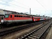 1142 614-5 verl�sst bei Nieselregenwetter mit R5909 Passau Hbf; 120821