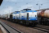1701 (203 110) und 1702 (203 130) der D&D Eisenbahngesellschaft eilen am 19.07.12 bei h��lichem (Foto-)Wetter durch Berlin-Sch�nefeld.