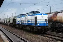 1701 (203 110) und 1702 (203 130) der D&D Eisenbahngesellschaft eilen am 19.07.12 bei h��lichem (Foto-)Wetter durch Berlin-Sch�nefeld.
